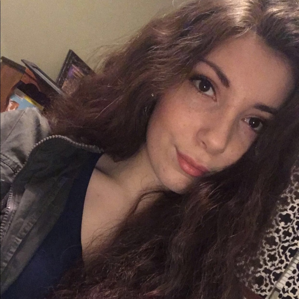 Meet your Posher, Caitlyn